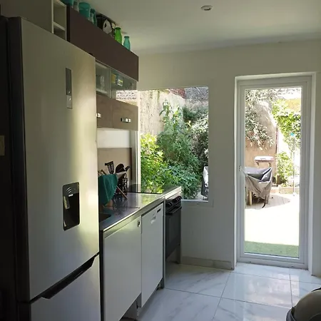 Maison Spacieuse De 2 Avec Jardinet Exterieur *