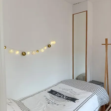 別荘 Maison Spacieuse De 2 Avec Jardinet Exterieur ル・トレポール